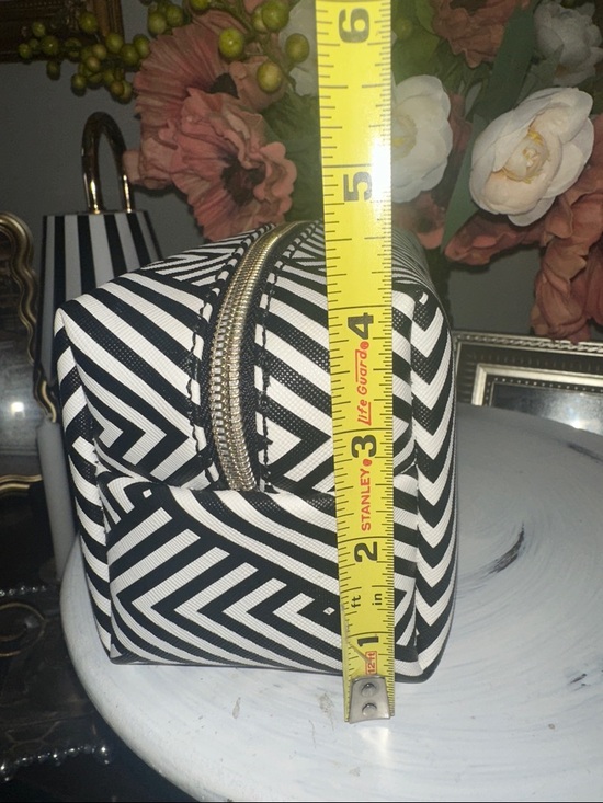 Dabney Lee Black and White Zebra Zigzag Cosmetic Bag NWOT - Picture 10 of 10